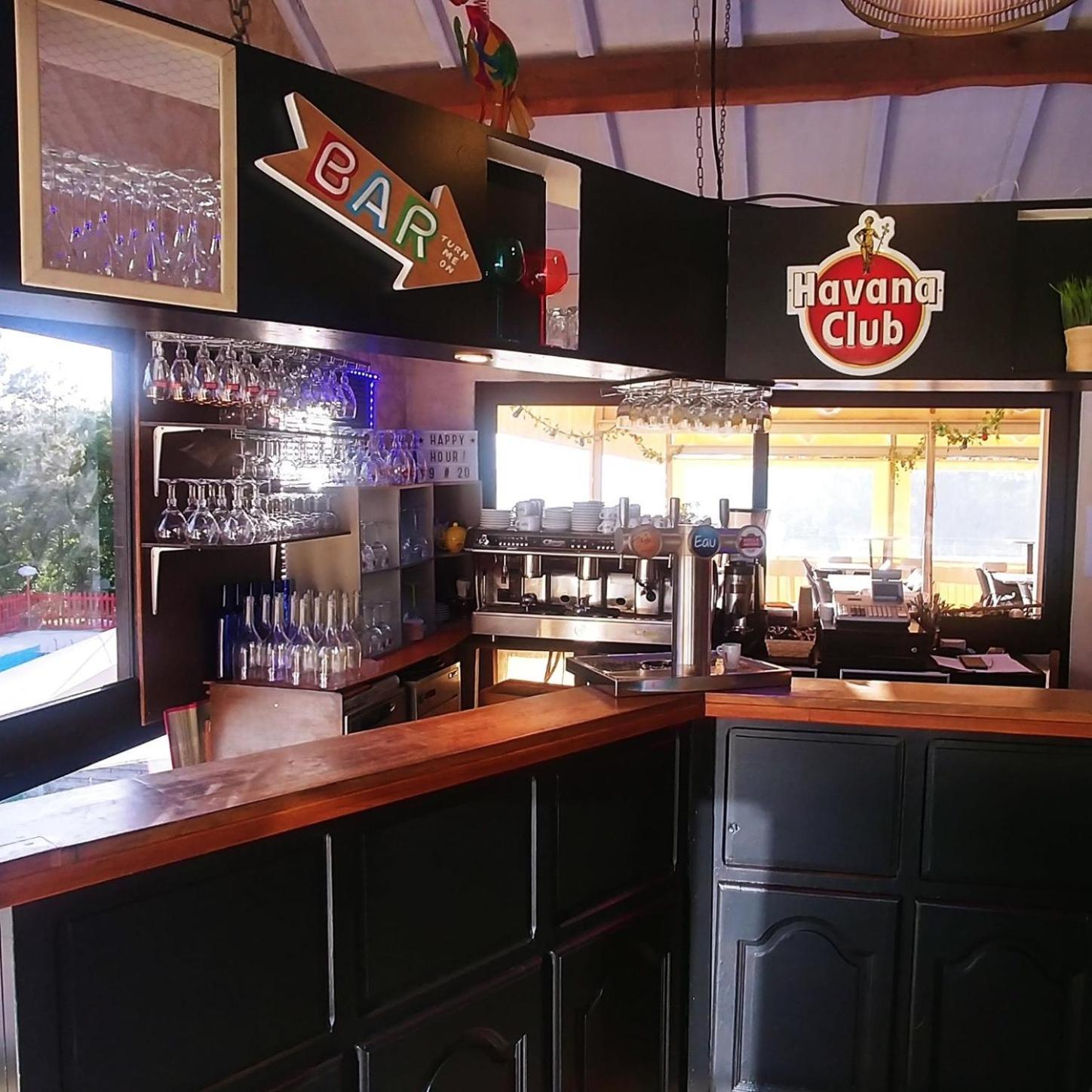 Camping Le Pigeonnier Saint-Crépin-et-Carlucet 外观 照片