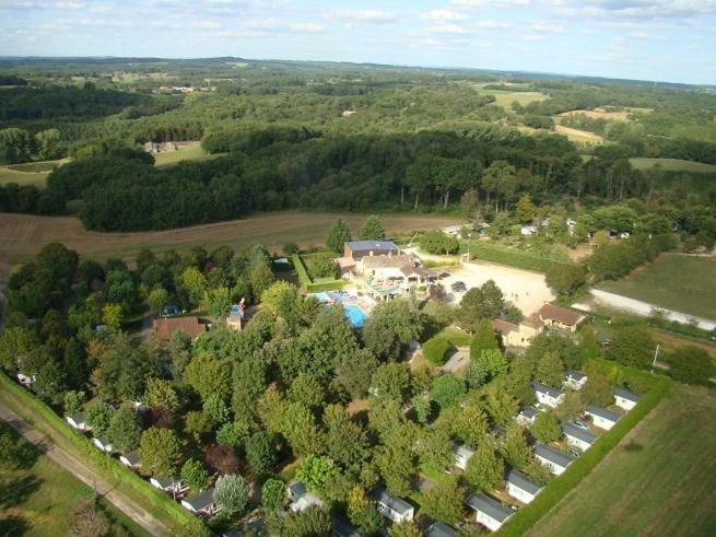 Camping Le Pigeonnier Saint-Crépin-et-Carlucet 外观 照片