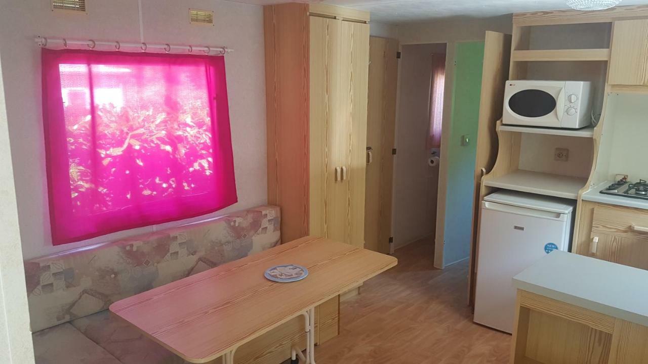 Camping Le Pigeonnier Saint-Crépin-et-Carlucet 外观 照片